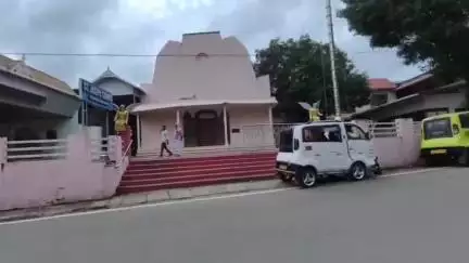 മുകുന്ദപുരം: വെള്ളാങ്കല്ലൂര്‍ സെന്ററില്‍ പട്ടാപ്പകല്‍ വയോധികനെ കല്ല് കൊണ്ട് തലക്കടിച്ച് കൊന്നു, പ്രതി കസ്റ്റഡിയിൽ