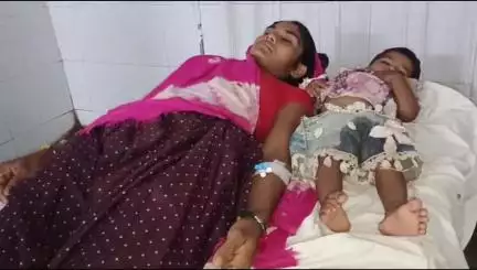 छोटी सरवन: रेसला पाड़ा गांव में बिजली पॉल के पास खेल रही मासूम बच्ची को लगा करंट, बचाव में गई बड़ी मां भी करंट की चपेट में आई