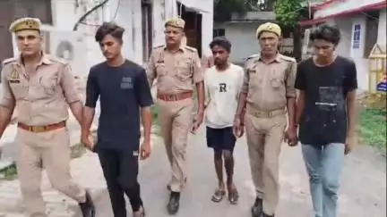 सोरांव: अनिहारी बाग के पास गौवंश की तस्करी करने वाले अंतर्जनपदीय 3 अभियुक्तों को किया गया गिरफ्तार
