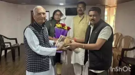 लोहंडीगुडा: माता रुक्मणी आश्रम पहुंचकर विधायक विनायक गोयल ने पद्मश्री धर्मपाल सैनी को दी बधाई