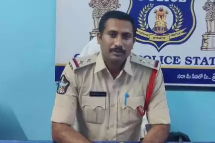 కొండపి: టంగుటూరులో తండ్రి,కూతుర్ని దూషించిన వ్యక్తికి కోర్టు 14 రోజులు రిమాండ్ విధించిందని ఎస్సై నాగమల్లేశ్వరరావు వెల్లడి