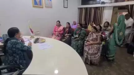 मंदसौर: अपाक्स संगठन महिला इकाई ने नपा कर्मचारियों की समस्याओं को लेकर प्रभारी सीएमओ से की मुलाकात