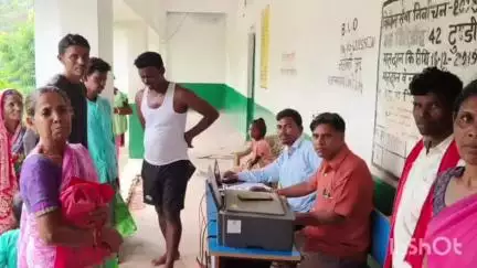टुंडी: पर्वतपुर में धरती आबा जनजातीय उत्कर्ष ग्राम अभियान के तहत शिविर का आयोजन