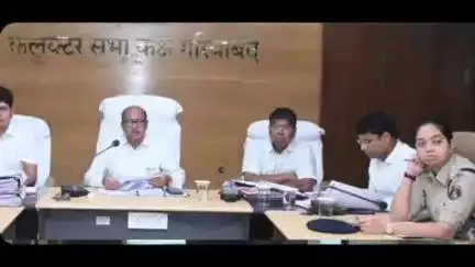 राजिम: कलेक्टर गरियाबंद ने अधिकारियों की समय-सीमा की समीक्षा बैठक ली