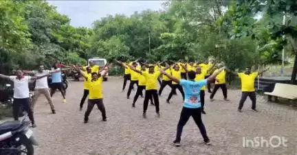 औसा: औसा तालुक्यातील किल्लारीत पोलिसांची हटके सकाळ गुड मॉर्निंग ग्रुपसोबत केली पिटी परेड आणि फिटनेस सत्र