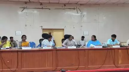 சிவகங்கை: மாவட்ட வளர்ச்சி திட்டங்கள் ஆட்சியரக்கத்தில் கலந்தாய்வு கூட்டம்
