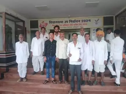 सीहोर नगर: जंगल का पानी छापरी गांव में भरने से बाढ़ का खतरा, ग्रामीणों ने कलेक्ट्रेट में सौंपा ज्ञापन