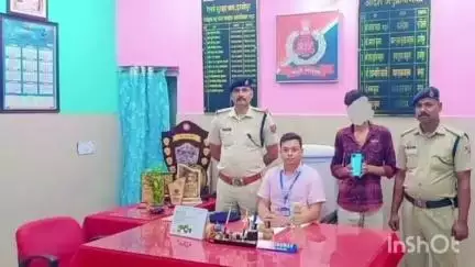हाजीपुर: हाजीपुर RPF पुलिस ने गांधी चौक भंवरिया के पास मोबाइल छीनने वाले को गिरफ्तार किया