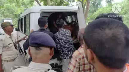 भगवानपुर: CO ने दिखाई मानवता, ताजपुर में सड़क हादसे में घायल दो युवकों को अस्पताल पहुंचाया