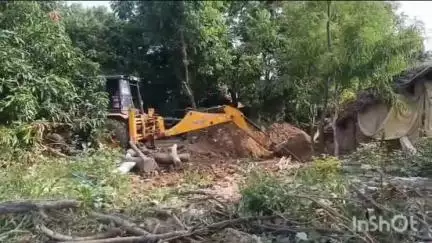 हर्रैया: पैकोलिया के जीतीपुर में अवैध कब्जे पर चला बाबा का बुलडोजर, सरकारी तालाब को कराया गया खाली
