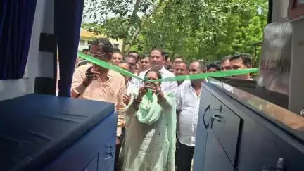 ಹರಪನಹಳ್ಳಿ: ಪಟ್ಟಣದಲ್ಲಿ ಸಂಚಾರಿ ಆರೋಗ್ಯ ಘಟಕ, ಆಂಬುಲೆನ್ಸ್ ವಾಹನಕ್ಕೆ ಚಾಲನೆ ನೀಡಿದ ಶಾಸಕಿ;ಲತಾ ಮಲ್ಲಿಕಾರ್ಜುನ್