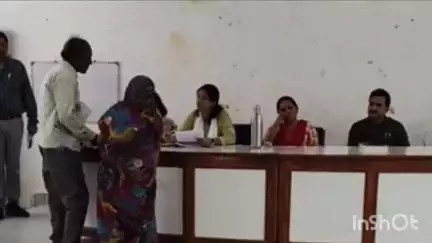सिवनी मालवा: जनपद पंचायत सभागार में जनसुनवाई का हुआ आयोजन, SDM ने 9 आवेदनों पर कार्रवाई के संबंधितों को दिए निर्देश