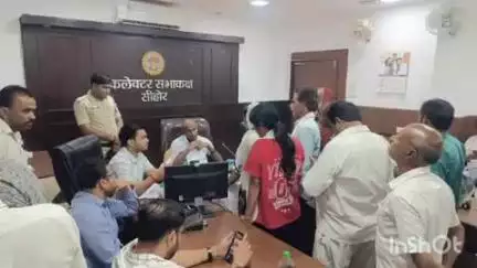 सीहोर नगर: जनसुनवाई में कलेक्टर ने सुनी नागरिकों की समस्याएँ, अधिकारियों को दिए निराकरण के निर्देश, आए 69 आवेदन