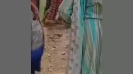 गोंडा: बरसात के पानी की निकासी को लेकर दो परिवारों की महिलाओं के बीच हुई मारपीट, वीडियो सोशल मीडिया पर आया सामने