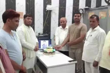 सहावर: अमांपुर में भाजपा विधायक के कार्यालय पर भाजपाइयों ने शिक्षा मंत्री संदीप सिंह का जन्मदिन मनाया