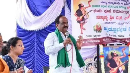 ನವಲಗುಂದ: ನವಲಗುಂದ ಪಟ್ಟಣದಲ್ಲಿ ಕನಕ ಭವನ ನಿರ್ಮಾಣ ಕಾಮಗಾರಿಯ ಭೂಮಿ ಪೂಜೆ ನೆರವೇರಿಸಿದ ಶಾಸಕ ಎನ್ ಎಚ್ ಕೋನರಡ್ಡಿ