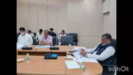 छपरा: मुख्य सचिव की अध्यक्षता में विभिन्न विभागों की योजनाओं के क्रियान्वयन को लेकर सभी ज़िलों के जिलाधिकारी शामिल