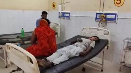 पडरौना: भगवानपुर में केले के खेत में छिड़काव के दौरान युवती को किंग कोबरा ने डसा, कुशीनगर मेडिकल कॉलेज हॉस्पिटल में भर्ती