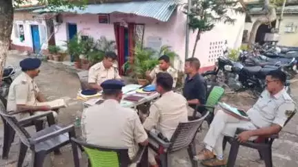 विजयीपुर: मीरगंज अंचल ने विजयीपुर थाने का किया निरीक्षण, कांडों के त्वरित निपटान का दिया निर्देश
