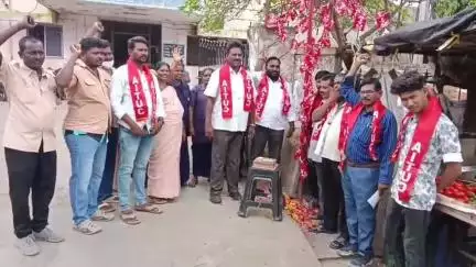 పారిశుద్ధ్య కార్మికులకు సకాలంలో జీతాలు చెల్లించాలి : పుట్టా మహేంద్ర