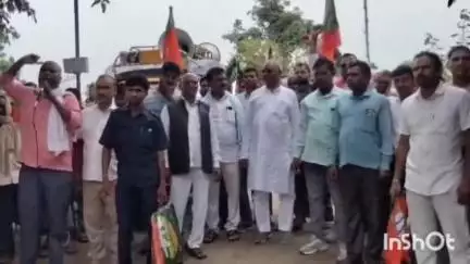 नौडीहा बाज़ार: नौडीहा बाजार में भाजपा कार्यकर्ताओं ने भ्रष्टाचार के खिलाफ आक्रोश रैली निकाली