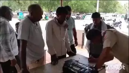 बीकानेर: जसरासर थाना इलाके में देर रात हुई हत्या के बाद शव का पीबीएम अस्पताल में पोस्टमार्टम करवा कर परिजनों के सुपुर्द किया गया