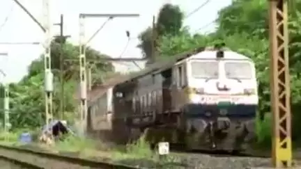 कोरेगाव: मुंबईहून कोल्हापूरकडे जाणाऱ्या कोयना एक्सप्रेसची धडक, भक्तवडी येथे अज्ञात व्यक्तीचा मृत्यू; कोरेगाव पोलीस ठाण्यात नोंद