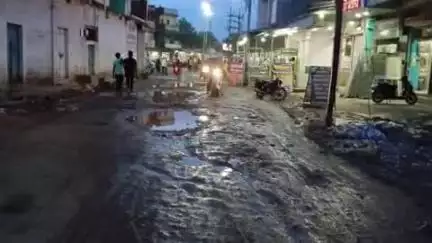 बांधवगढ़: ज्वाला मुखी सड़क हुई हुई गड्डो में तब्दील लोगों को आने जाने में हो रही भारी समस्या। #jansamasya