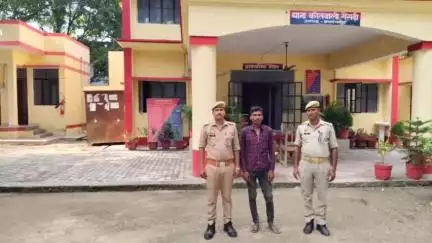 तुलसीपुर: गैसड़ी थाना पुलिस टीम ने आर्म्स एक्ट से संबंधित वारंटी अभियुक्त को किया गिरफ्तार