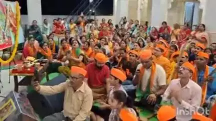 इटारसी: LKG कॉलोनी में सामूहिक श्री हनुमान चालीसा पाठ समिति द्वारा हनुमान चालीसा एवं भारत माता आरती का पाठ