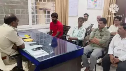 లాడ్జిల్లో సిసి ఫుటేజ్ లను సక్రమంగా నిర్వహించాలి : కదిరి పట్టణ సీఐ నారాయణరెడ్డి