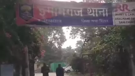 इमामगंज: इमामगंज पुलिस ने 21 लीटर देसी शराब के साथ दो कारोबारियों को किया गिरफ्तार
