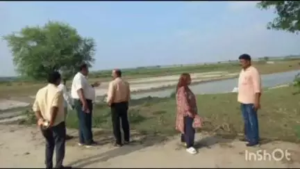 रामसनेही घाट: रामसनेहीघाट के तहसीलदार ने सरयू नदी के जलस्तर में वृद्धि की संभावना को देखते हुए कई गांव का किया निरीक्षण