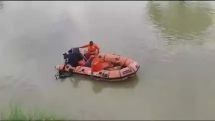 डेरापुर: फत्तेपुर गांव के पास सेंगुर नदी में नहाते समय डूबे दो युवकों में से एक युवक का तीसरे दिन भी नहीं मिला सुराग