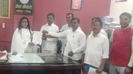 मांडर: कई मांगों को लेकर मंडार प्रखंड मुख्यालय में भाजपा का आक्रोश प्रदर्शन