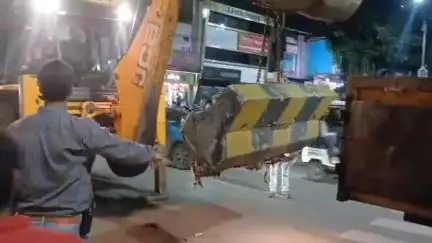 देवास नगर: शहर के एबी रोड पर लगे बैरिकेड्स हटाए गए, जनता ने कहा अच्छा निर्णय
