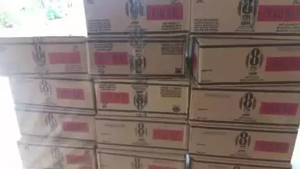 कोचस: लकड़ी गांव से पुलिस ने गौशाला में रखे 14 कार्टून अंग्रेजी शराब बरामद किए, कारोबारी फरार