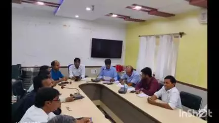 পুরুলিয়া ১: ভোট সংক্রান্ত বিষয়ে সর্বদলীয় রিভিউ মিটিং হল ব্লক অফিসের কনফারেন্স হলে উপস্থিতBDO, JT BDO, OC election