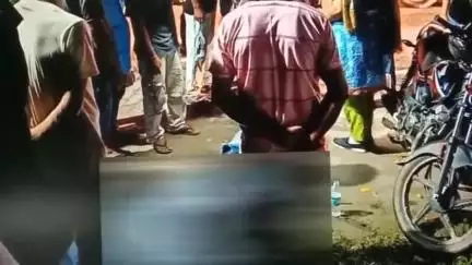 বঙাইগাঁও ভাগ: বৰপাৰাত ভয়ংকৰ পথ দুৰ্ঘটনা, গুৰতৰভাবে আহত বাইক আৰোহী,অৱস্থা সংকটজনক,ঘটনাস্থলীত উপস্থিত আৰক্ষী