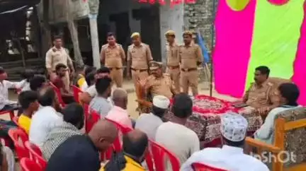 नानपारा: भंगहर गांव में मोहर्रम त्यौहार को लेकर शांति समिति की हुई बैठक, अस्त्र-शस्त्र प्रदर्शन पर रोक
