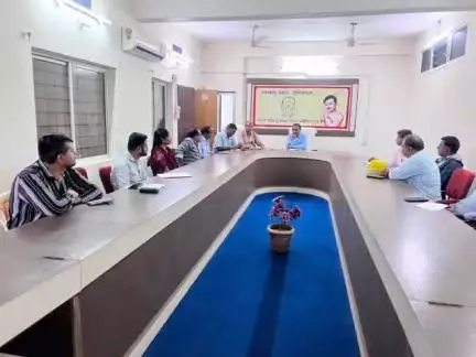 अलीराजपुर: जोबट में डिप्टी कलेक्टर जी.पी.अग्रवाल की अध्यक्षता में नगर परिषद जोबट में समीक्षा बैठक आयोजित हुई