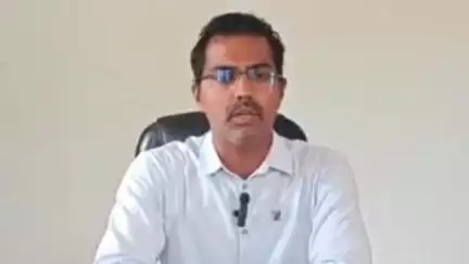 దర్శి: రైతులు సాగు చేసుకునే పంటలకు బీమా చెల్లించాలని దొనకొండ ఏవో బాలకృష్ణ నాయక్ వెల్లడి