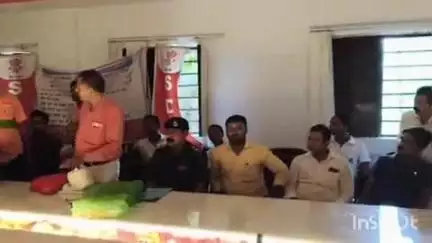 राजापाकर: राजापाकर प्रखंड कार्यालय में एसडीआरएफ टीम ने बाढ़ आपदा से बचाव के लिए किया मॉक ड्रिल