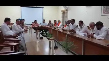 कलेक्ट्रैट सभागार में जिला प्रशासन और किसान संगठनों के साथ वार्ता आयोजित, किसान पंजाब जाएगा