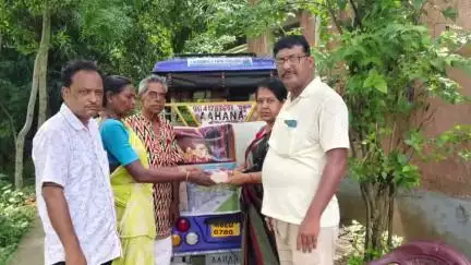 মন্তেশ্বর: রথযাত্রার আগেই প্রভু জগন্নাথের প্রসাদ বিতরণ সাতগেছিয়ায়