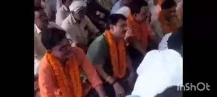 बलिया: कर्मचारी शिक्षक संयुक्त मोर्चा ने कलेक्ट्रेट प्रांगण में एक दिवसीय भूख हड़ताल और सत्याग्रह आंदोलन किया