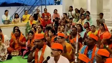 होशंगाबाद नगर: इटारसी: श्री माता मंदिर द ग्रेंड एवेन्यू कॉलोनी में हनुमान चालीसा पाठ समिति द्वारा हनुमान चालीसा का पाठ किया गया