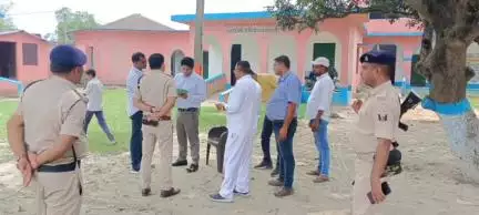 धमदाहा: धमदाहा के एसडीओ और डीएसपी ने विधानसभा चुनाव को लेकर CAPF आवासन स्थल सह स्कूल का किया निरीक्षण