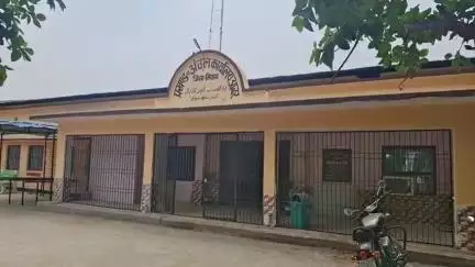 आंदर: त्रिस्तरीय पंचायत उपचुनाव: नाम वापसी के लिए कर्मी करते रहे इंतजार