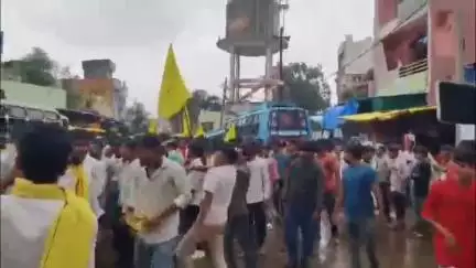 सैलाना: जानलेवा हमले के खिलाफ जयस भील एकता मिशन का शिवगढ़ थाने पर प्रदर्शन, डीजीपी के नाम ज्ञापन